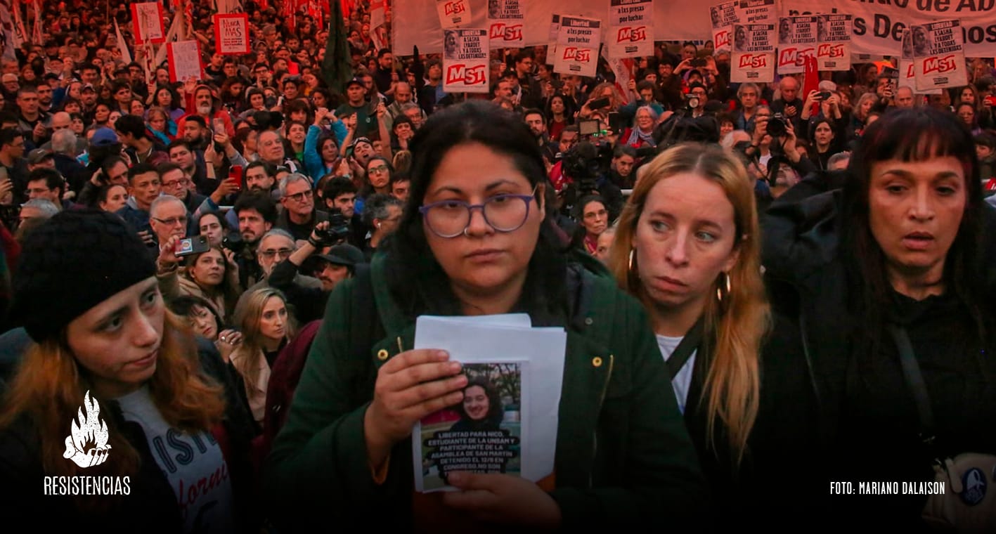 Protesta y liberación. Acto de familiares en Plaza de Mayo